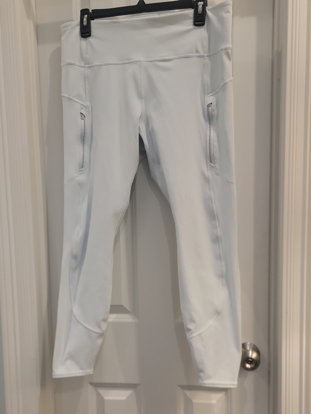 Athleta Pale Mint Green Women's Performance Leggings with Zip Pockets